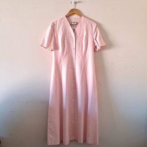 Vintage-Inspired Pink Button-Front Maxi Dress